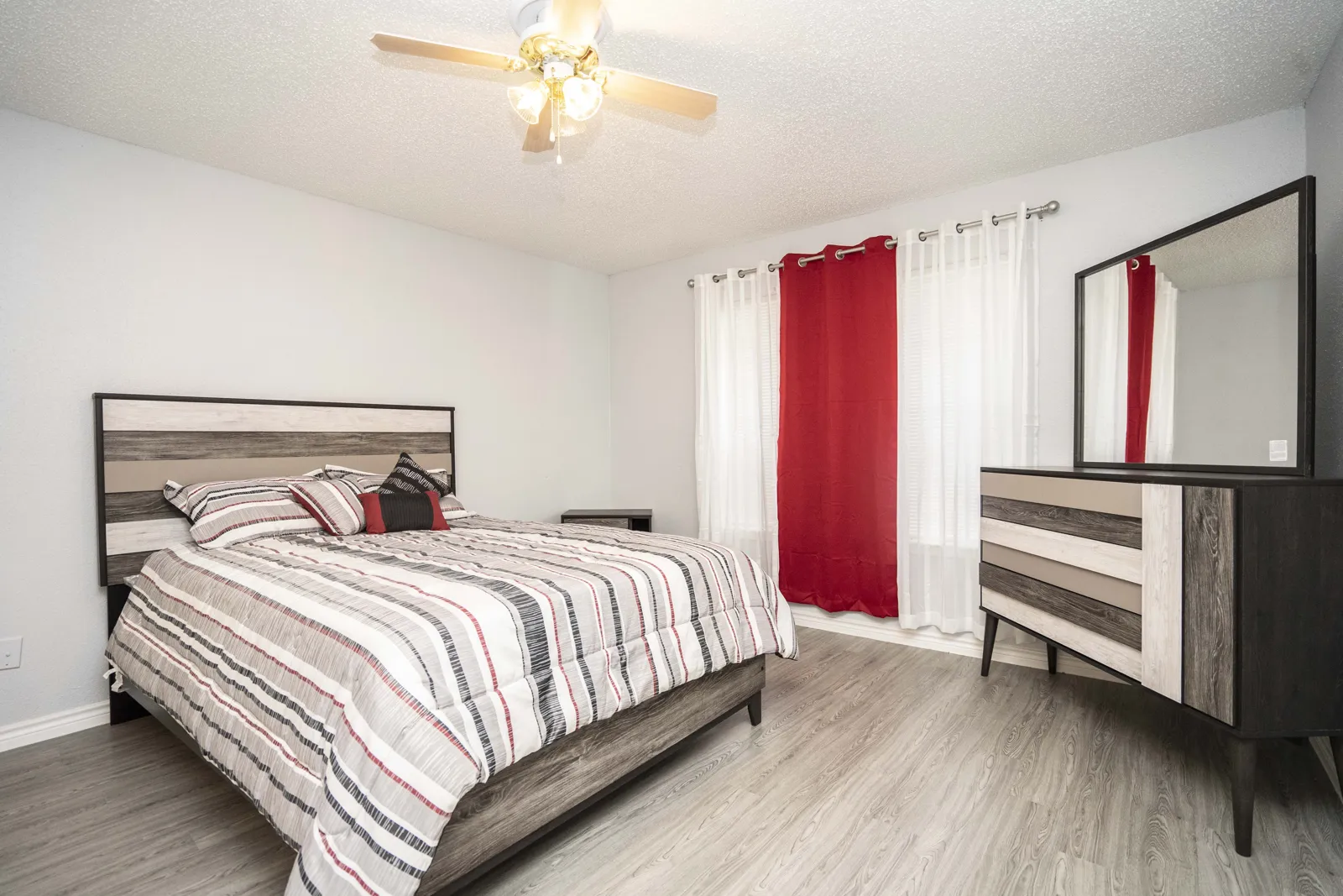 Eden Pointe — Den